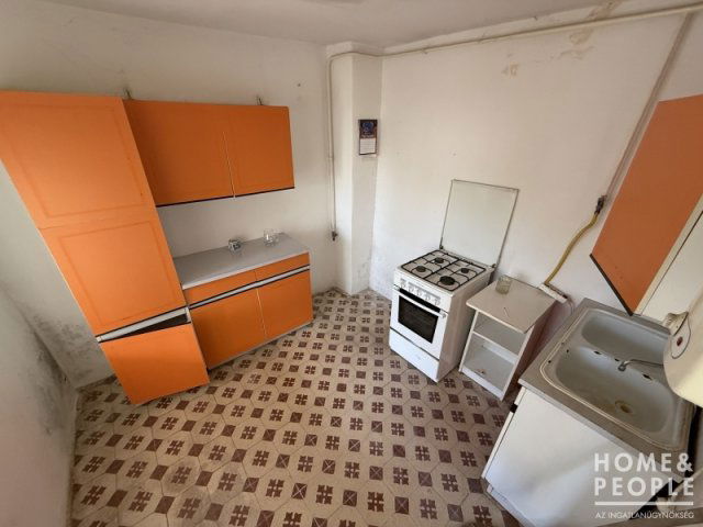Eladó családi ház, Szegeden 28 M Ft, 2 szobás