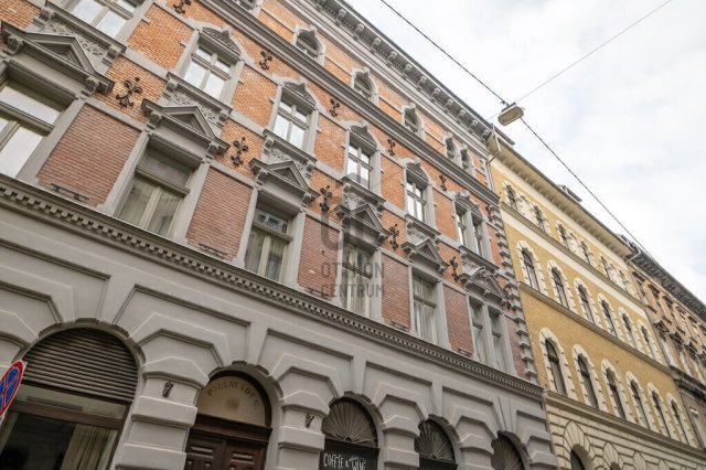 Eladó téglalakás, Budapesten, VI. kerületben 75 M Ft, 2 szobás