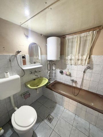 Eladó családi ház, Nyáregyházán 27.5 M Ft, 2 szobás