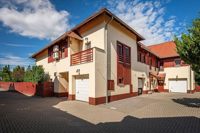 Eladó családi ház, Szentendrén 179 M Ft, 5 szobás