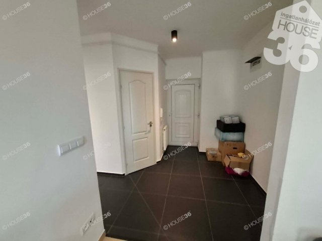 Eladó iroda, Lajosmizsén 59.5 M Ft, 3 szobás