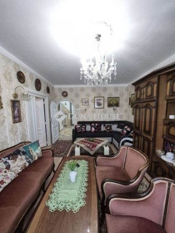 Eladó panellakás, Komlón 32.5 M Ft, 2 szobás