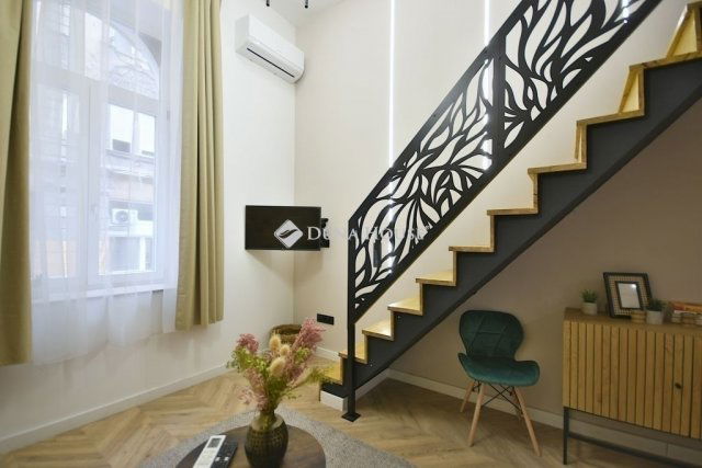 Eladó téglalakás, Budapesten, VI. kerületben 53.5 M Ft, 1 szobás