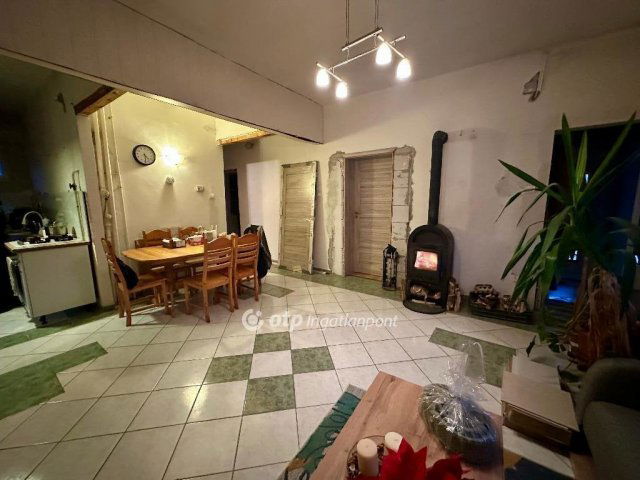 Eladó családi ház, Szigethalmon 110 M Ft, 6 szobás