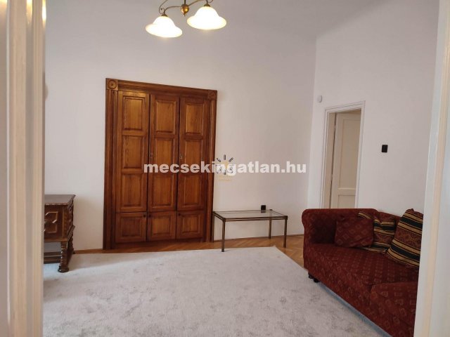 Kiadó téglalakás, albérlet, Pécsett 250 E Ft / hó, 2 szobás