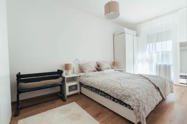 Eladó panellakás, Pécsett 62.5 M Ft, 3 szobás