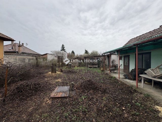 Eladó családi ház, Vecsésen 48 M Ft, 2 szobás