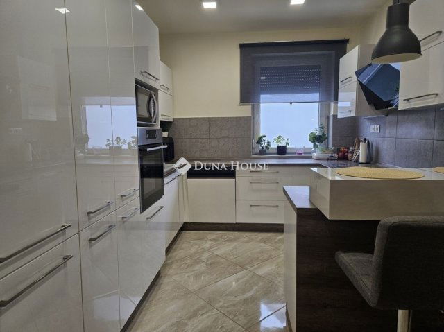 Eladó családi ház, Siklóson 99.9 M Ft, 4 szobás