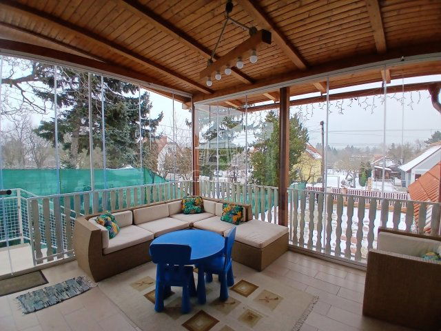 Eladó családi ház, Zánkán 234 M Ft, 5+2 szobás