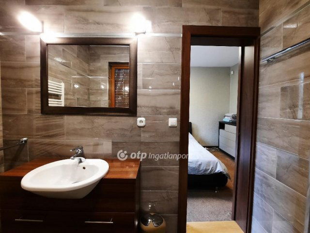 Eladó családi ház, Siófokon 360 M Ft, 6 szobás