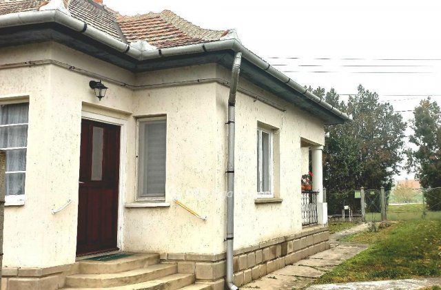 Eladó családi ház, Jászapátiban 13 M Ft, 2 szobás