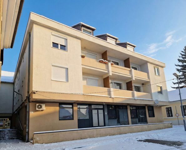 Eladó téglalakás, Keszthelyen 49.9 M Ft, 2+1 szobás