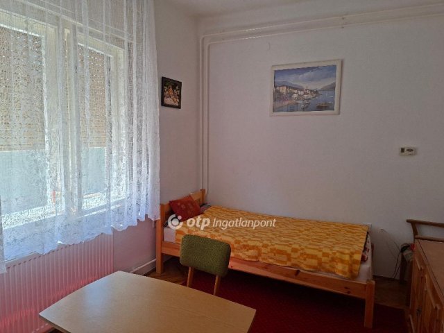 Eladó családi ház, Sándorfalván 65 M Ft, 4 szobás