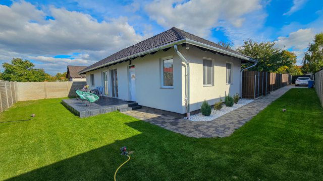 Eladó ikerház, Szigethalmon 117.2 M Ft, 4 szobás