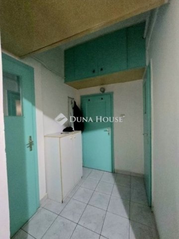 Eladó téglalakás, Pécsett 24.99 M Ft, 1 szobás