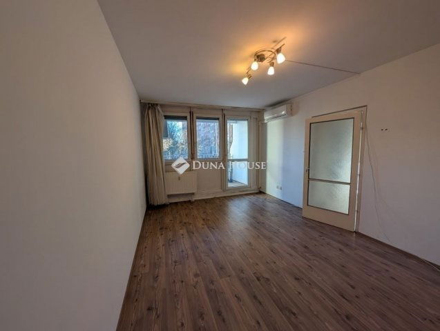 Eladó panellakás, Budapesten, III. kerületben 70 M Ft, 3 szobás