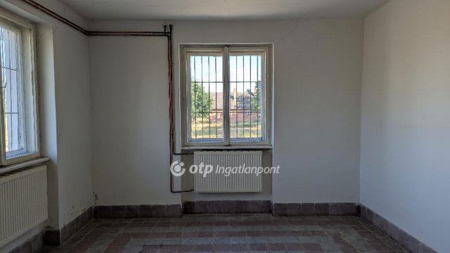 Eladó családi ház, Nagyvenyimen 33.49 M Ft, 3+1 szobás