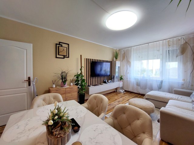 Eladó panellakás, Szegeden, Csongrádi sugárúton 59.9 M Ft