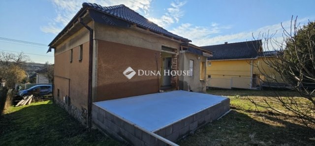 Eladó családi ház, Pécsett 54.99 M Ft, 3 szobás