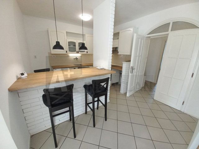 Kiadó téglalakás, albérlet, Szegeden 300 E Ft / hó, 4 szobás