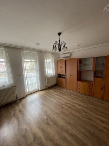 Eladó téglalakás, Mosonmagyaróváron 52.5 M Ft, 2 szobás