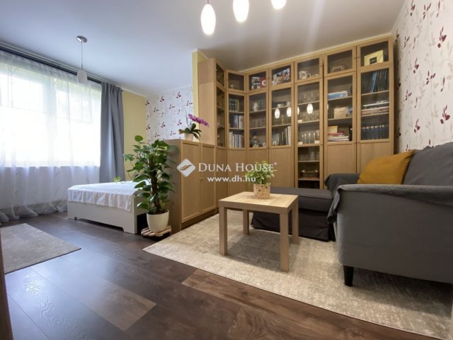 Eladó családi ház, Veszprémben 189.99 M Ft, 7 szobás