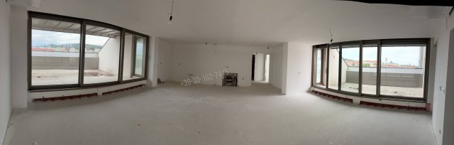 Eladó téglalakás, Pécsett, Rákóczi úton 250 M Ft, 4 szobás