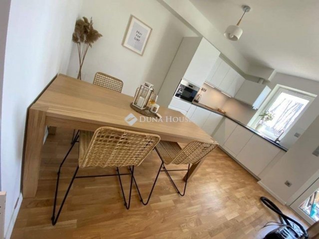 Eladó téglalakás, Balatonfűzfőn 110 M Ft, 2 szobás