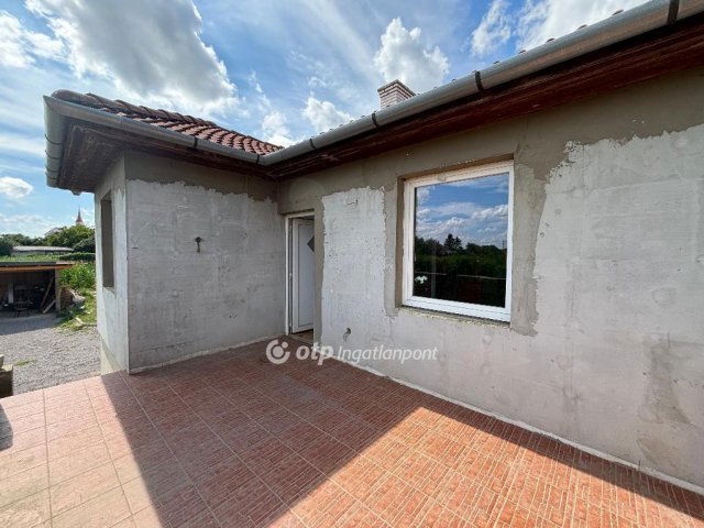 Eladó családi ház, Dombrádon 24.9 M Ft, 5 szobás