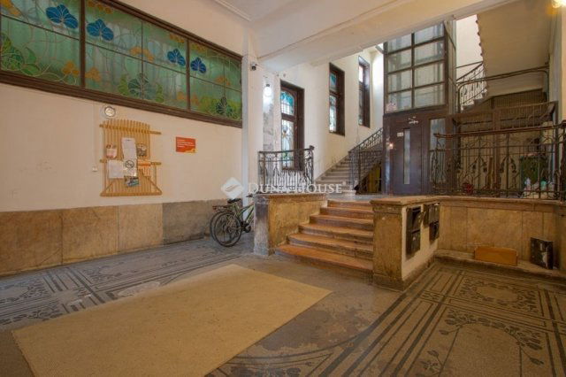 Eladó téglalakás, Budapesten, VI. kerületben 135 M Ft, 2 szobás