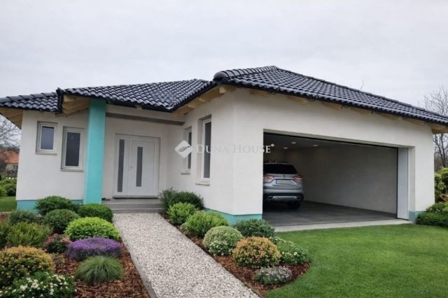 Eladó családi ház, Tápiószelén 68 M Ft, 4 szobás