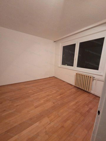 Eladó panellakás, Oroszlányban 31.2 M Ft, 2 szobás