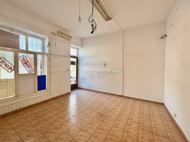 Eladó üzlethelyiség, Oroszlányban 20 M Ft, 2+1 szobás
