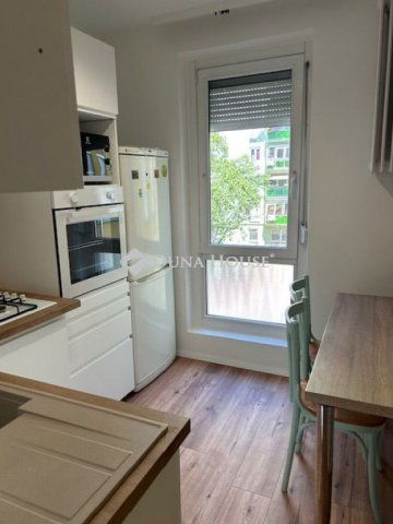 Kiadó panellakás, albérlet, Pécsett 240 E Ft / hó, 3 szobás
