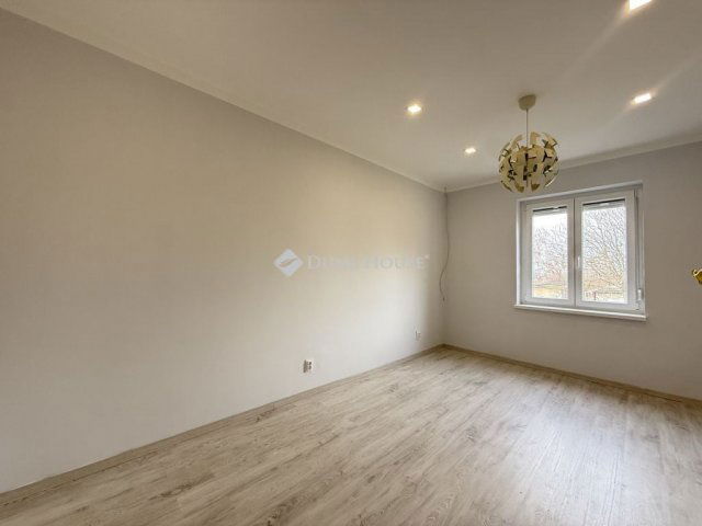 Eladó téglalakás, Komlón, Vörösmarty Mihály utcában 19.5 M Ft