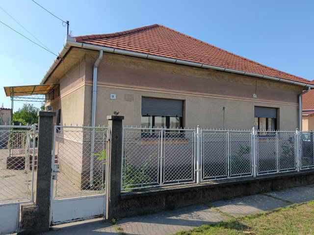 Eladó családi ház, Ercsiben 49 M Ft, 4 szobás