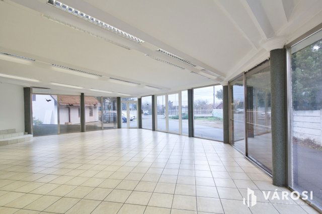 Kiadó üzlethelyiség, Békéscsabán 180 E Ft / hó