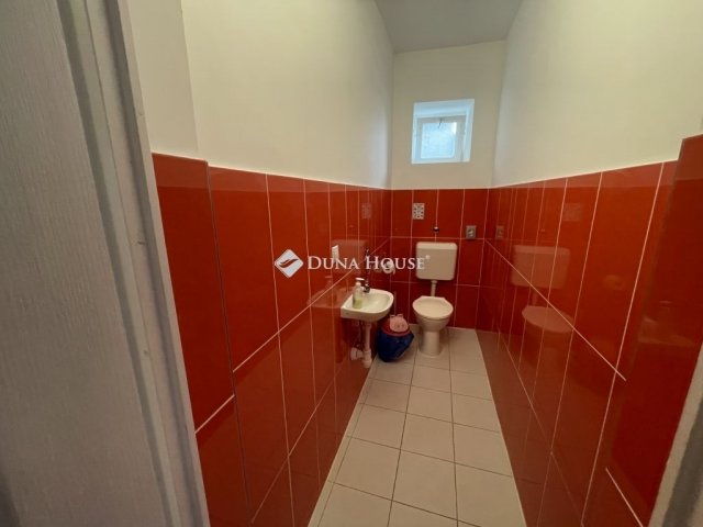Eladó nyaraló, Sárváron 325 M Ft, 13 szobás
