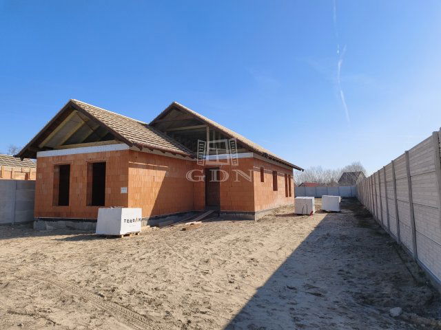 Eladó családi ház, Ráckevén 88 M Ft, 4 szobás