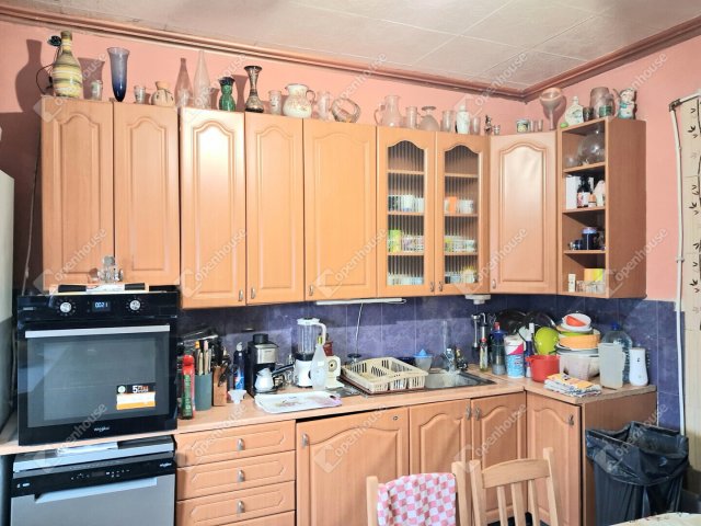 Eladó családi ház, Bábolnán 54.9 M Ft, 6 szobás