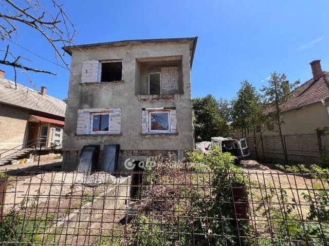 Eladó családi ház, Kiskunlacházán 85.9 M Ft, 4 szobás