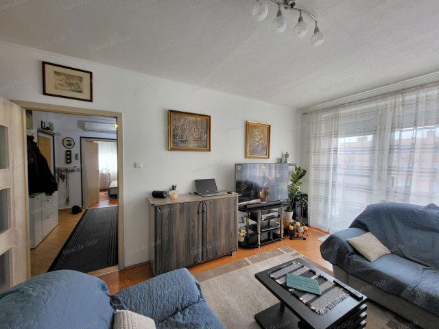 Eladó panellakás, Győrött 62.9 M Ft, 4 szobás