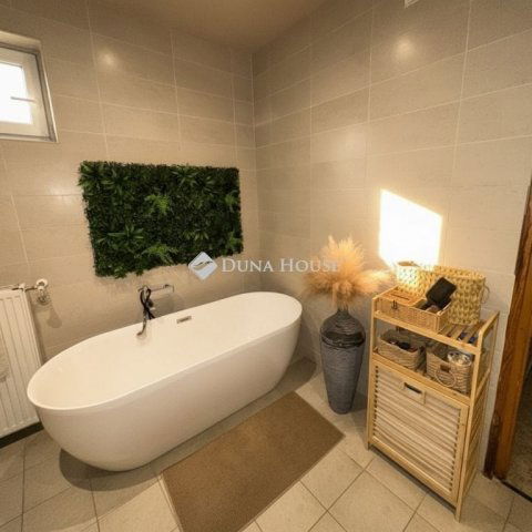 Eladó családi ház, Sárszentmihályon 155 M Ft, 6 szobás