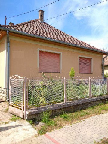 Eladó családi ház, Pusztaszemesen 43.9 M Ft, 9 szobás