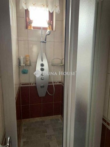 Eladó családi ház, Vecsésen 149.9 M Ft, 5 szobás