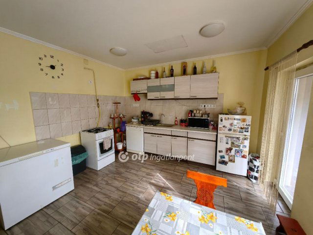Eladó családi ház, Kunhegyesen 20 M Ft, 2 szobás