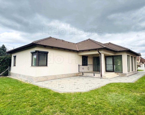 Eladó családi ház, Nyúlon 145.99 M Ft, 4 szobás