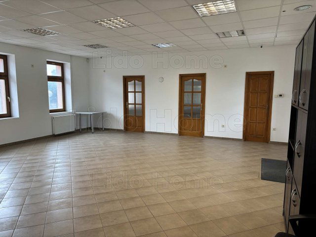 Kiadó üzlethelyiség, Móron 200 E Ft / hó, 5 szobás