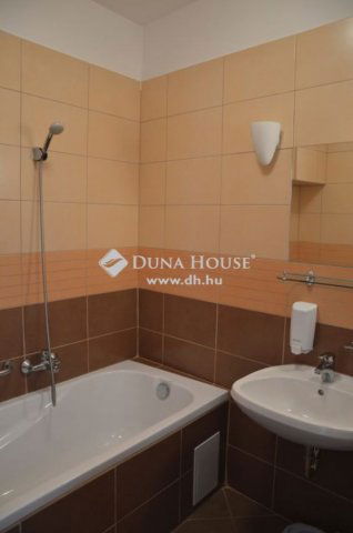 Eladó családi ház, Sárváron 325 M Ft, 13 szobás