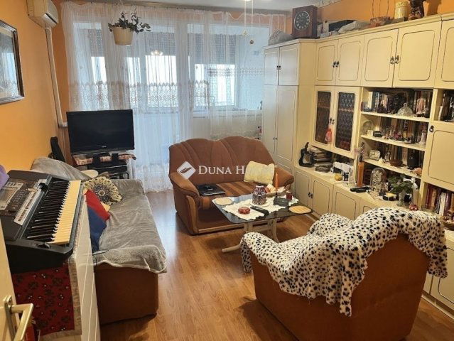 Eladó panellakás, Pécsett 43.9 M Ft, 2 szobás